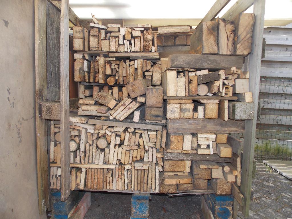 Zuiver en Droog Brandhout Te Koop --  Mengeling   +/- 1 m³, Ophalen