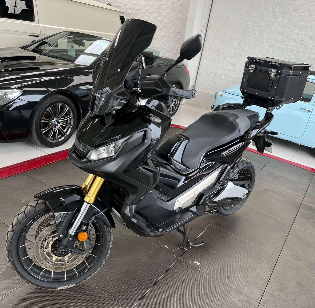 Honda X-ADV AKRAPOVIC 8.579KMS GAR 12M (bj 2018), Motoren, Motoren | Honda, Scooter, 745 cc, Bedrijf, Meer dan 35 kW