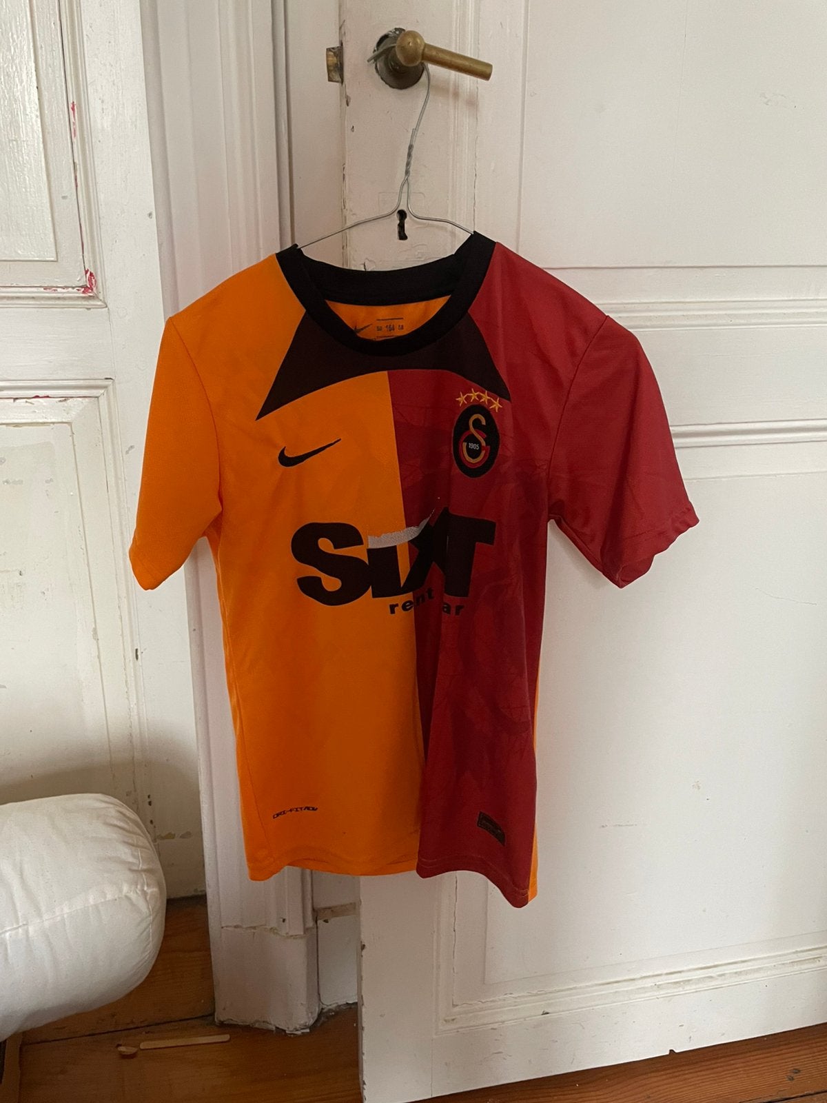 T-shirt Galatasaray, Sport en Fitness, Voetbal, Maat XS of kleiner, Ophalen of Verzenden, Zo goed als nieuw, Shirt