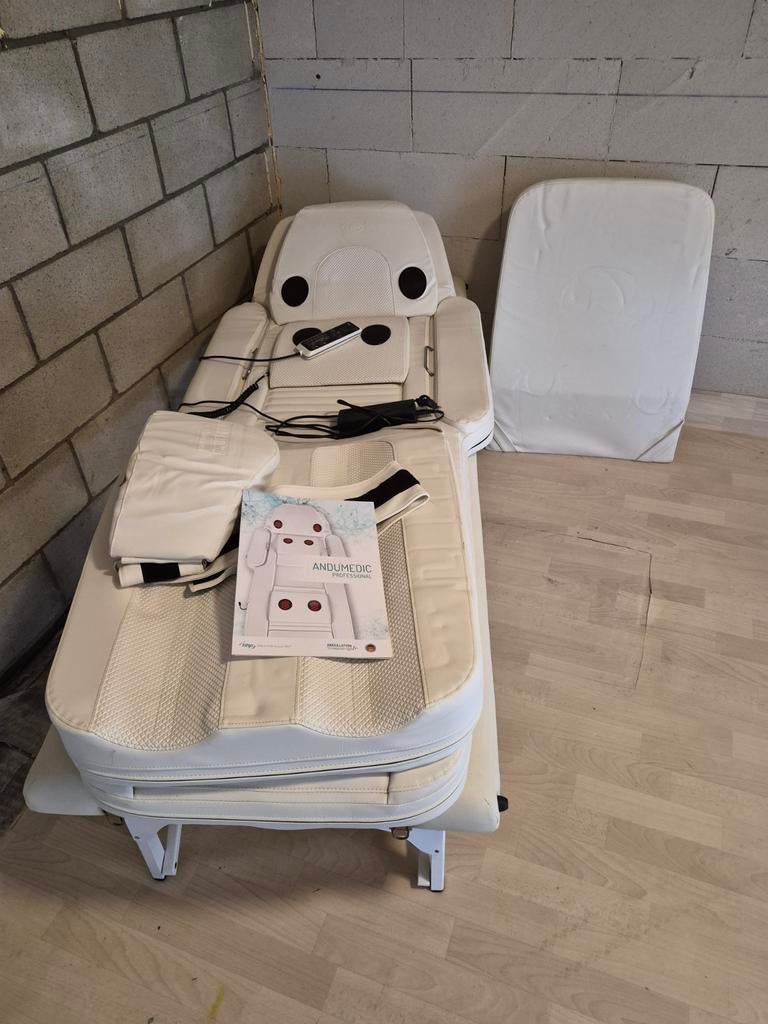 Andumedic professional massage., Ophalen, Zo goed als nieuw, Massagetafel