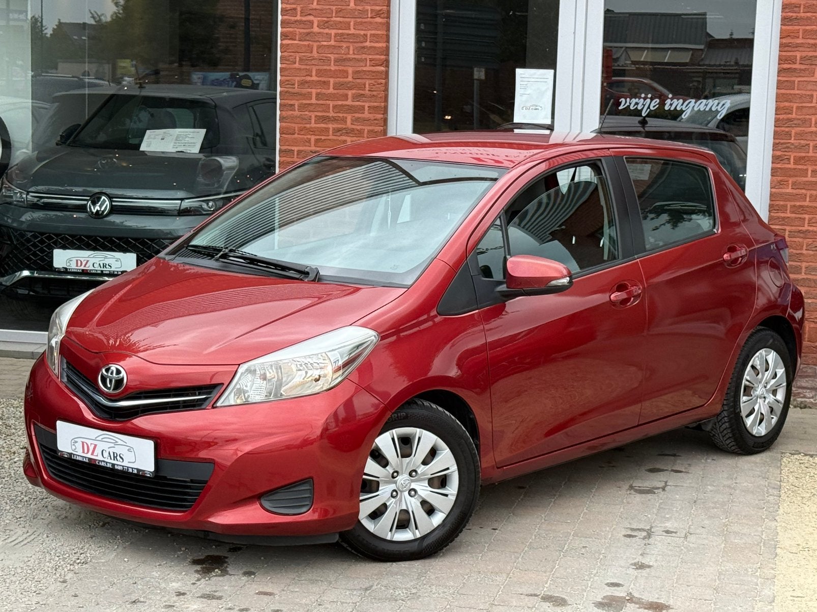 TOYOTA YARIS 1.4D 90PK | NAVIGATIE | CAMERA | BLUETOOTH |, Auto's, Voorwielaandrijving, Euro 5, Stof, Zwart
