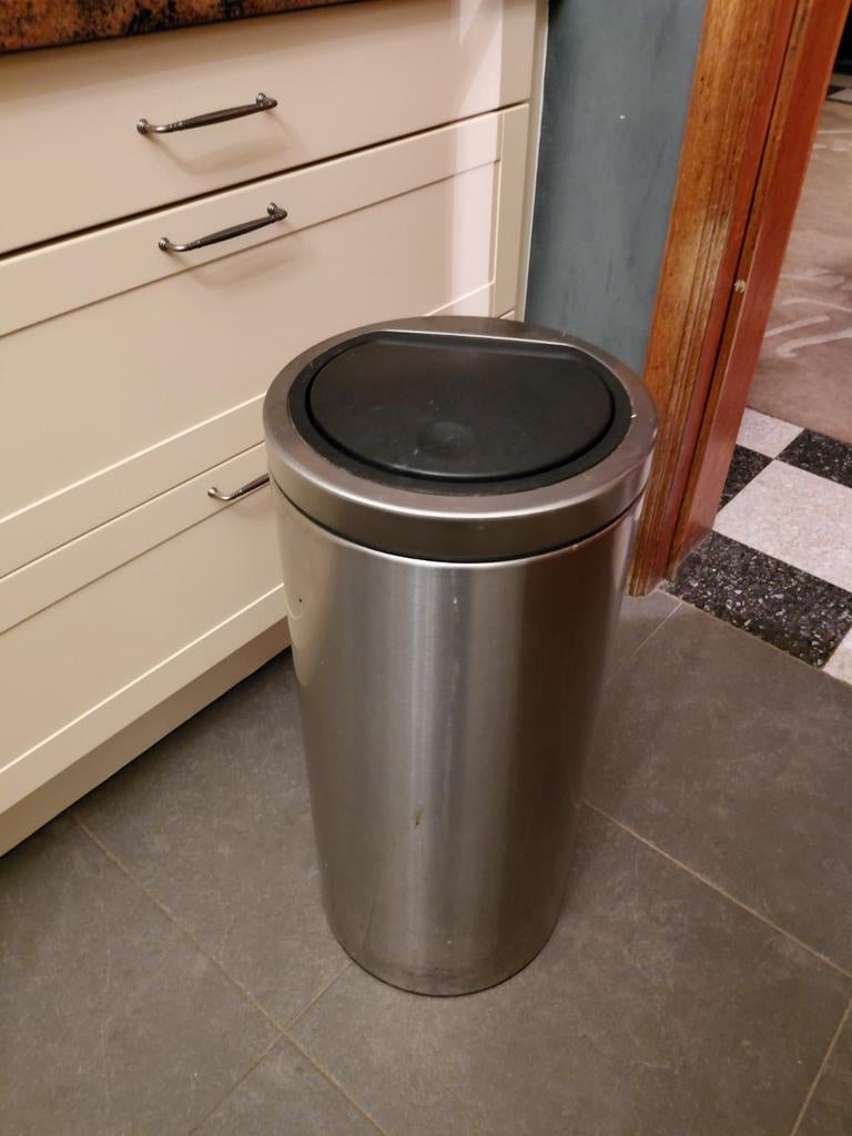 Brabantia Touch Bin vuilbak, Ophalen