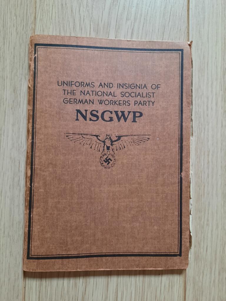 Uniformen en insignes van de NSGWP, Ophalen of Verzenden