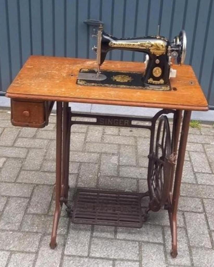 Antieke naaimachine singer 1930, Ophalen