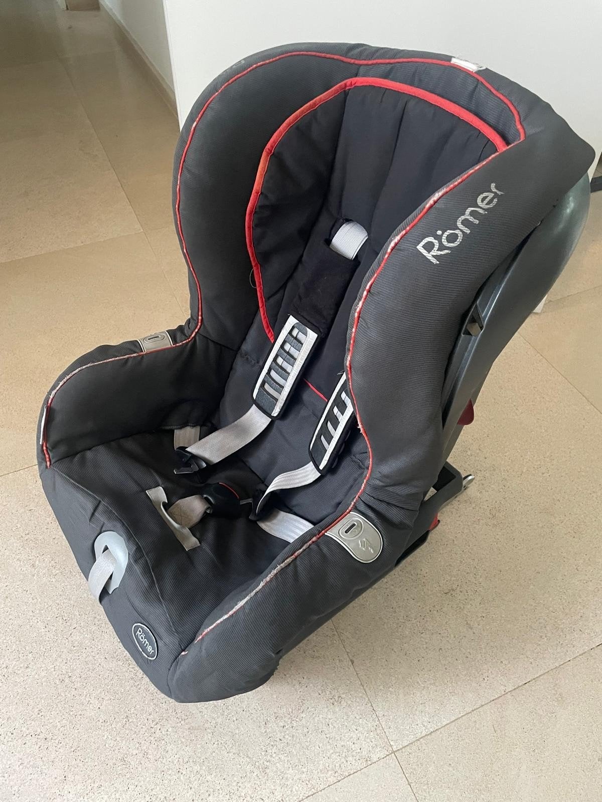 A donner ! siège auto Römer Duo plus avec système isofix, Enfants & Bébés, Sièges auto, Enlèvement, Isofix