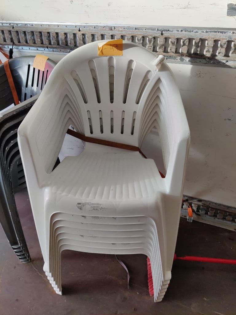 7 PVC terras stoelen, Ophalen, Gebruikt, Plastic, Stapelbaar
