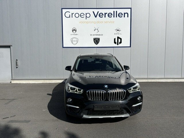 BMW iX1 1.5i sDrive18, 4 cilinders, Zwart, Bedrijf, 5 deurs