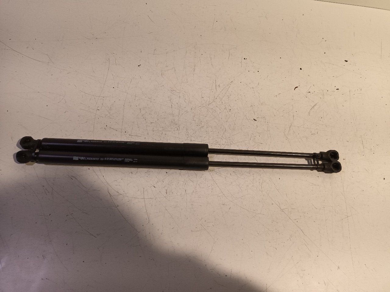 Gasdrukveerset achter Renault Clio, Onderdelen@venauto.nl, Van der Ven Autorecycling B.V., Gebruikt, Ettenseweg 76, 4706 PB Roosendaal, The Netherlands