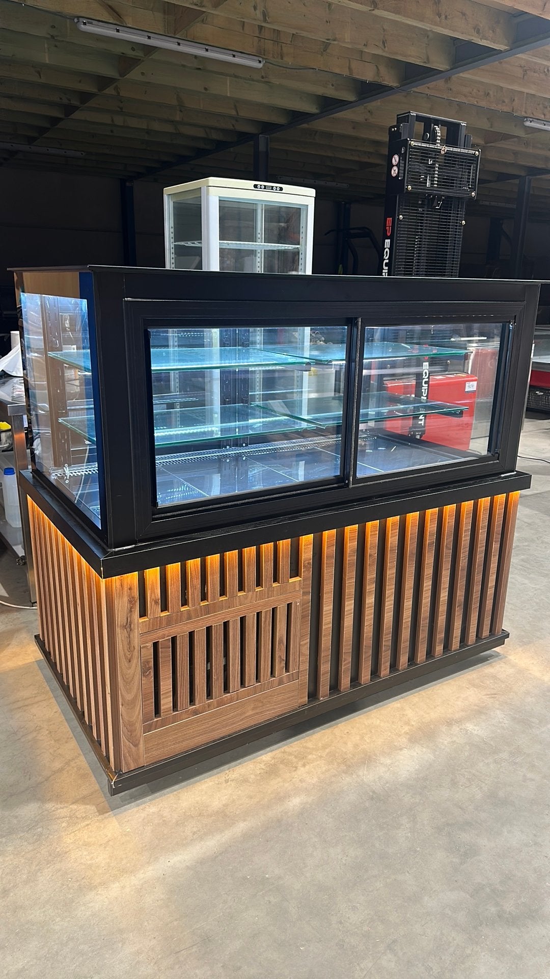 Nieuw gekoelde vitrine, Zakelijke goederen, Horeca | Overige, Ophalen of Verzenden