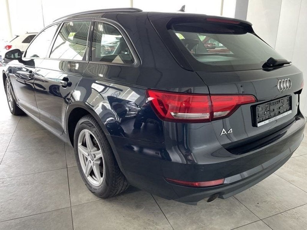 Audi A4 Leder / Cruise / Navigatie, Auto's, 100 kW, 136 pk, A4, Zwart