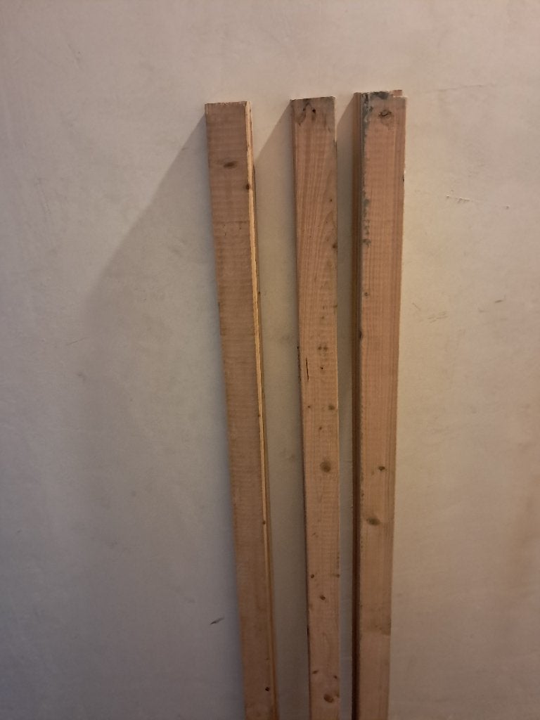 Un lot de 7 lattes de menuiseries pour fabrication., Enlèvement