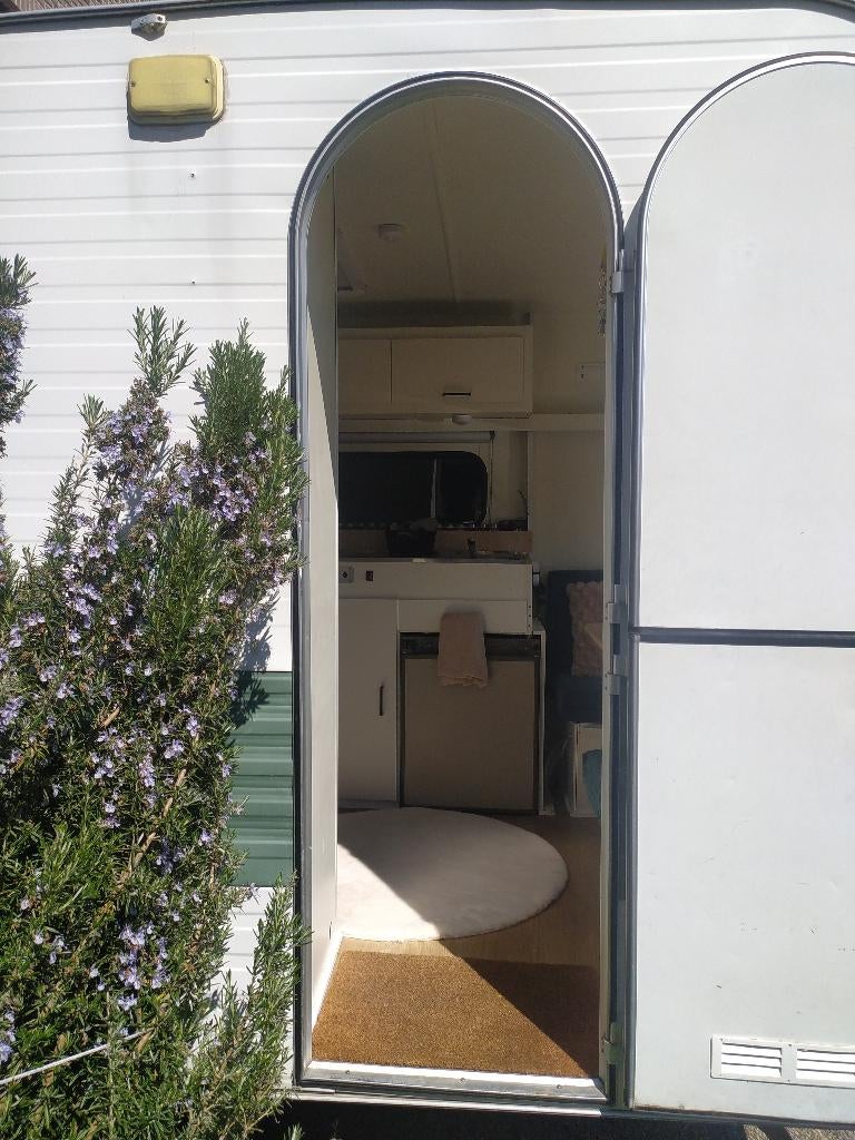 Caravane vintage rénovée – cocon clé en main<750kg, permis B, Chateau, Tot en met 3, Particulier, 2 aparte bedden