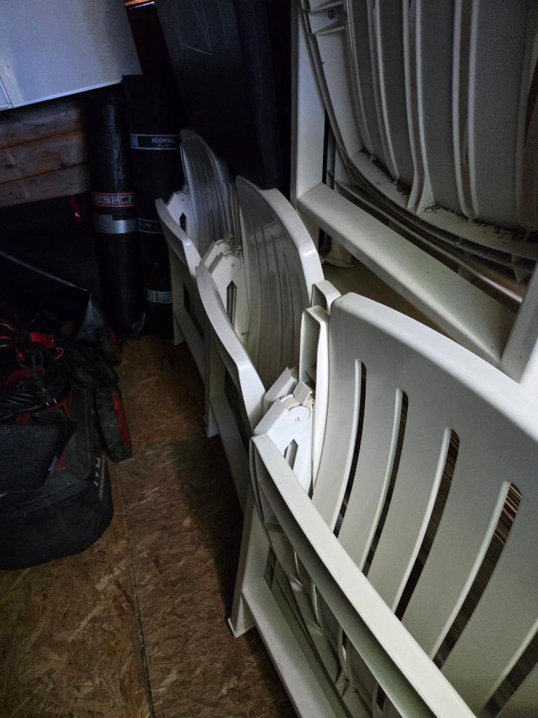Witte tuintafel met vier stoelen.zie foto's, Ophalen, Gebruikt, Ovaal, Plastic