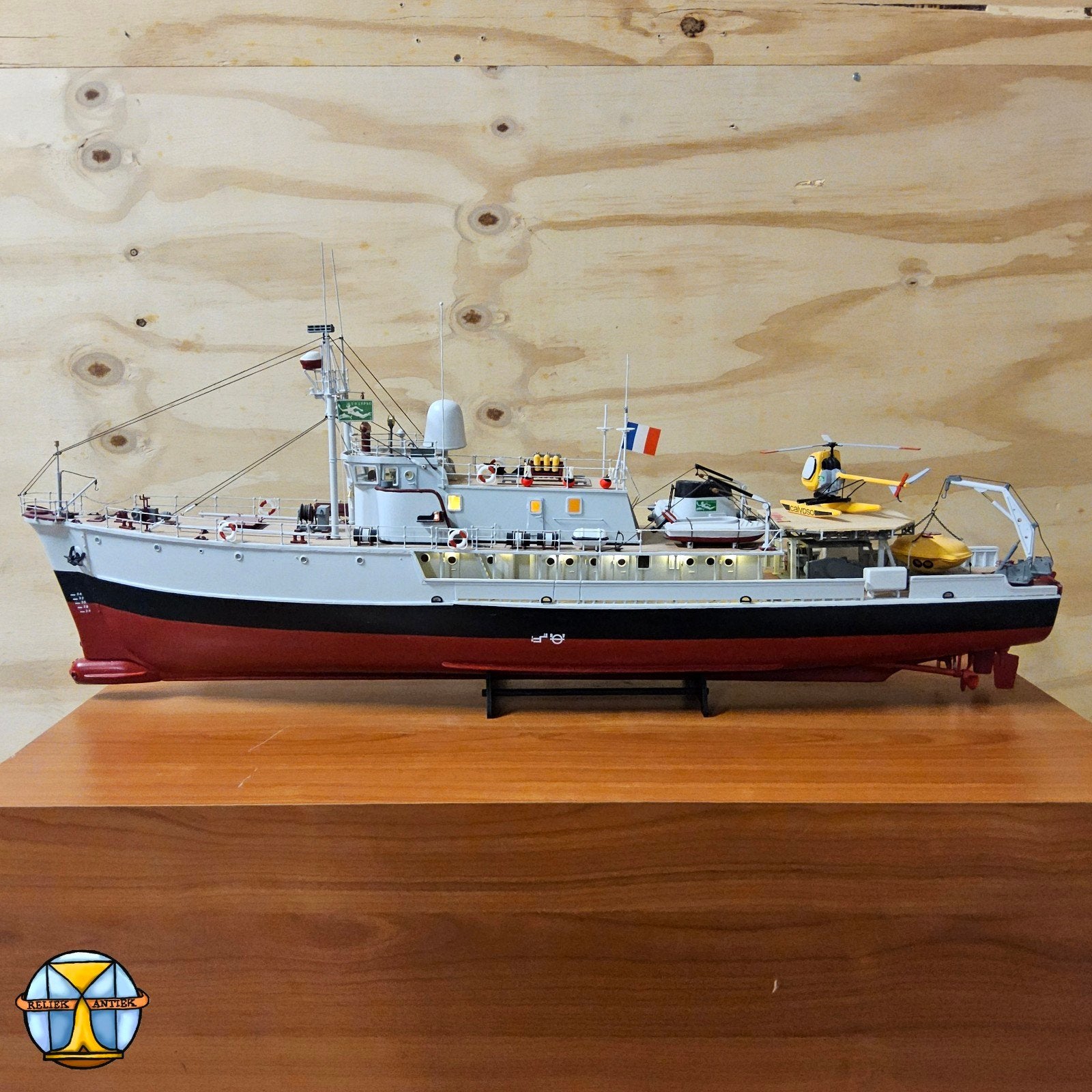 Maquette de navire de recherche Calypso Jacques-Yves Coustea, Hobby & Loisirs créatifs, Modélisme | Bateaux & Navires, Comme neuf