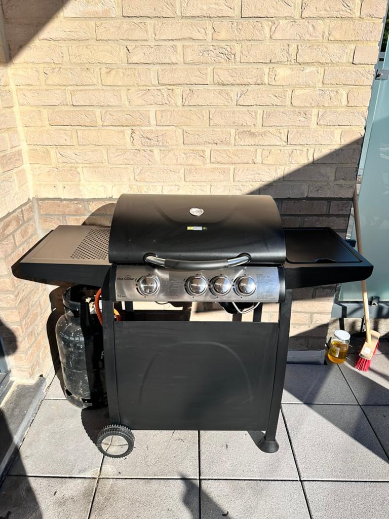 Barbecue à gaz comme neuf, utilisé seulement deux fois, Enlèvement, Comme neuf