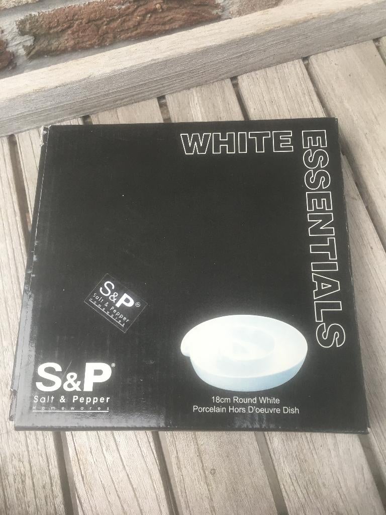 NIEUW SALT & PEPPER PORCELAIN HORS D'OEUVRE DISH 18 CM, Nieuw, Ophalen of Verzenden, Bord(en), Effen