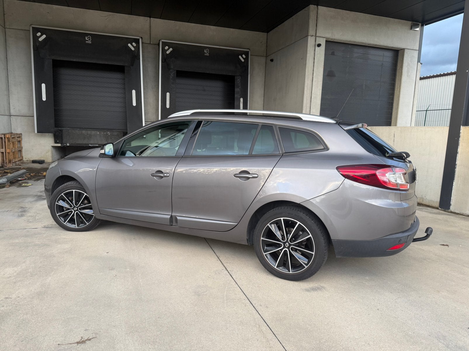 Renault Mégane Bose Edition Break, Autos, Achat, Boîte manuelle, Entretenue par le concessionnaire, Noir