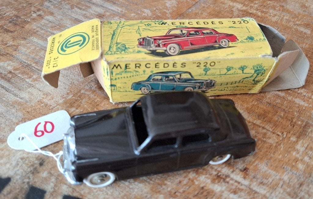 MERCEDES 220 1963 1/43 CIJ Made in France Comme Neuve +Boite, Hobby en Vrije tijd, Ophalen of Verzenden, Zo goed als nieuw, Auto