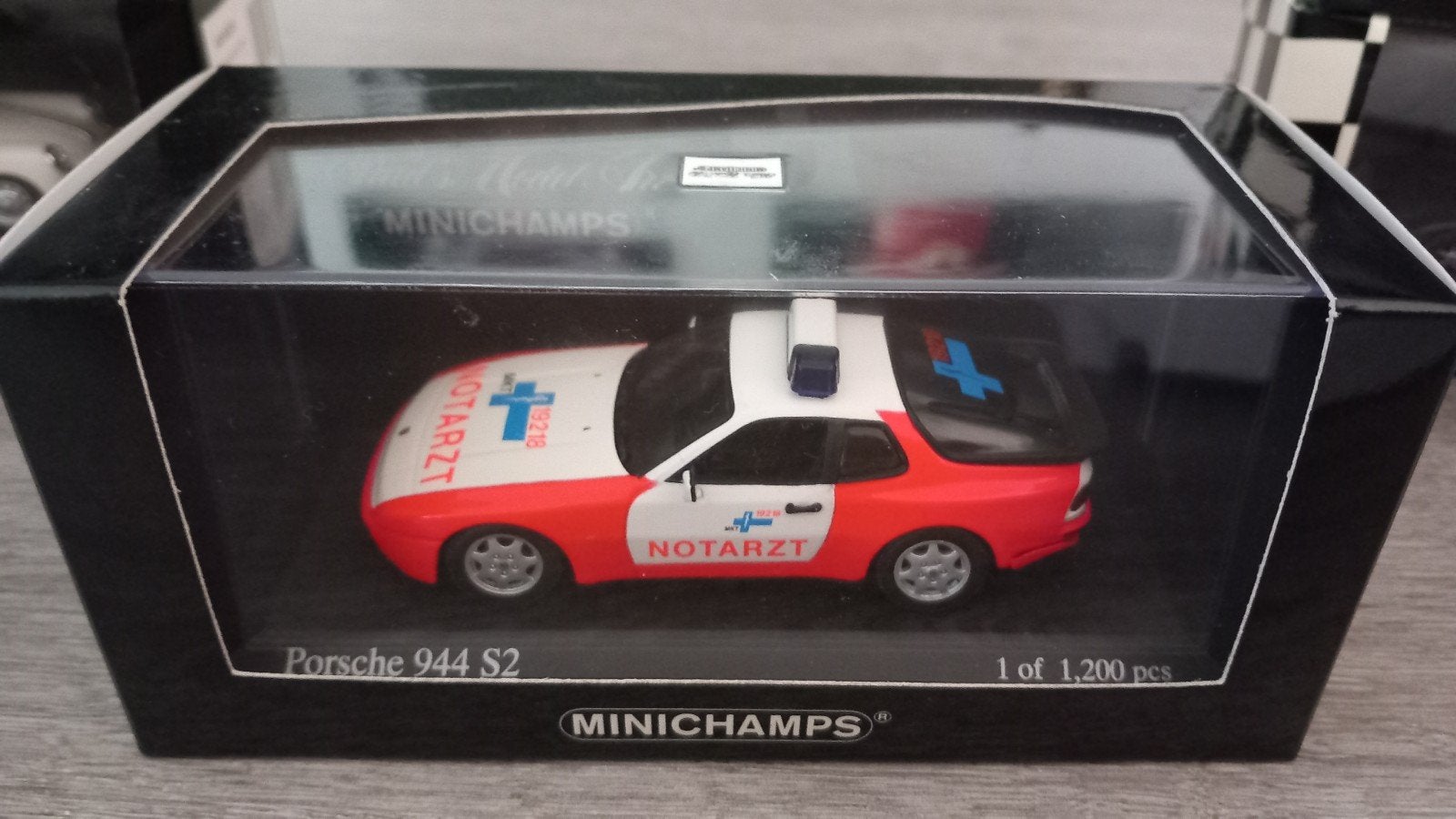 Minichamps Porsche 944 S2 Notarzt ( 1:43 ), Ophalen of Verzenden, Nieuw, Auto, MiniChamps