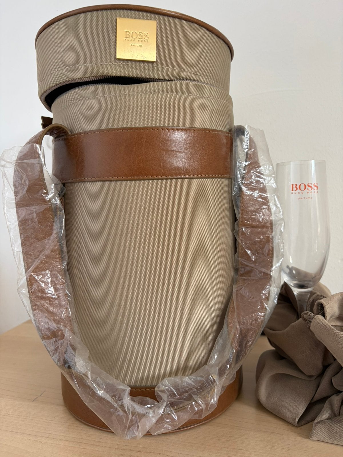 Seau a champagne de voyage avec 2 coupes Boss Parfums, Neuf, 50 – 75, Enlèvement ou Envoi, Moins de 5 bouteilles