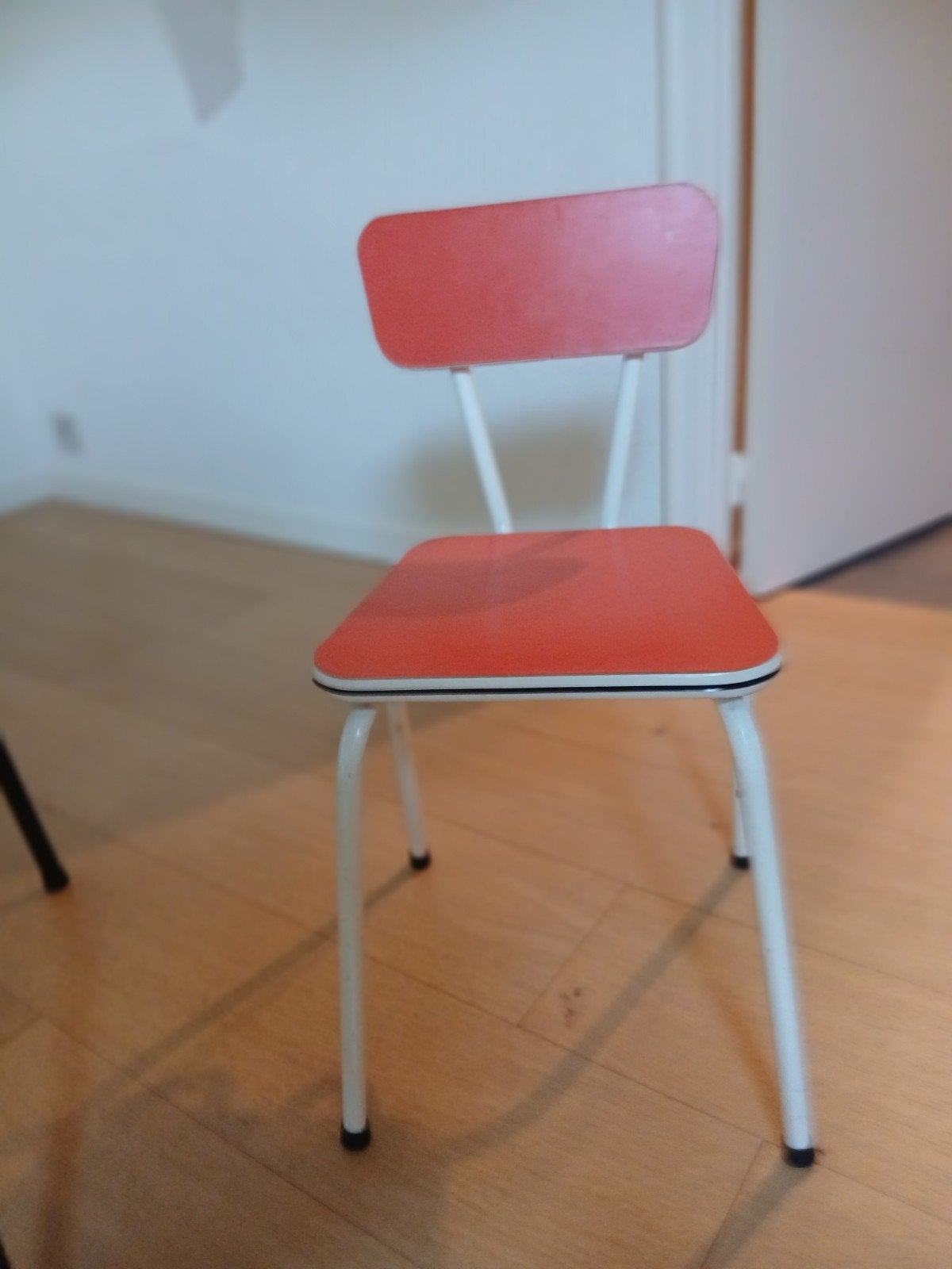vintage kindertafeltje en 2 stoeltjes, Ophalen