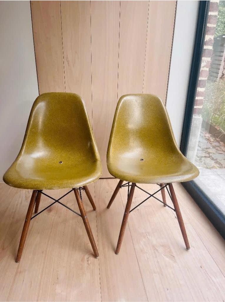 2 Eames Chairs, Huis en Inrichting, Ophalen, Gebruikt, Overige kleuren, Twee