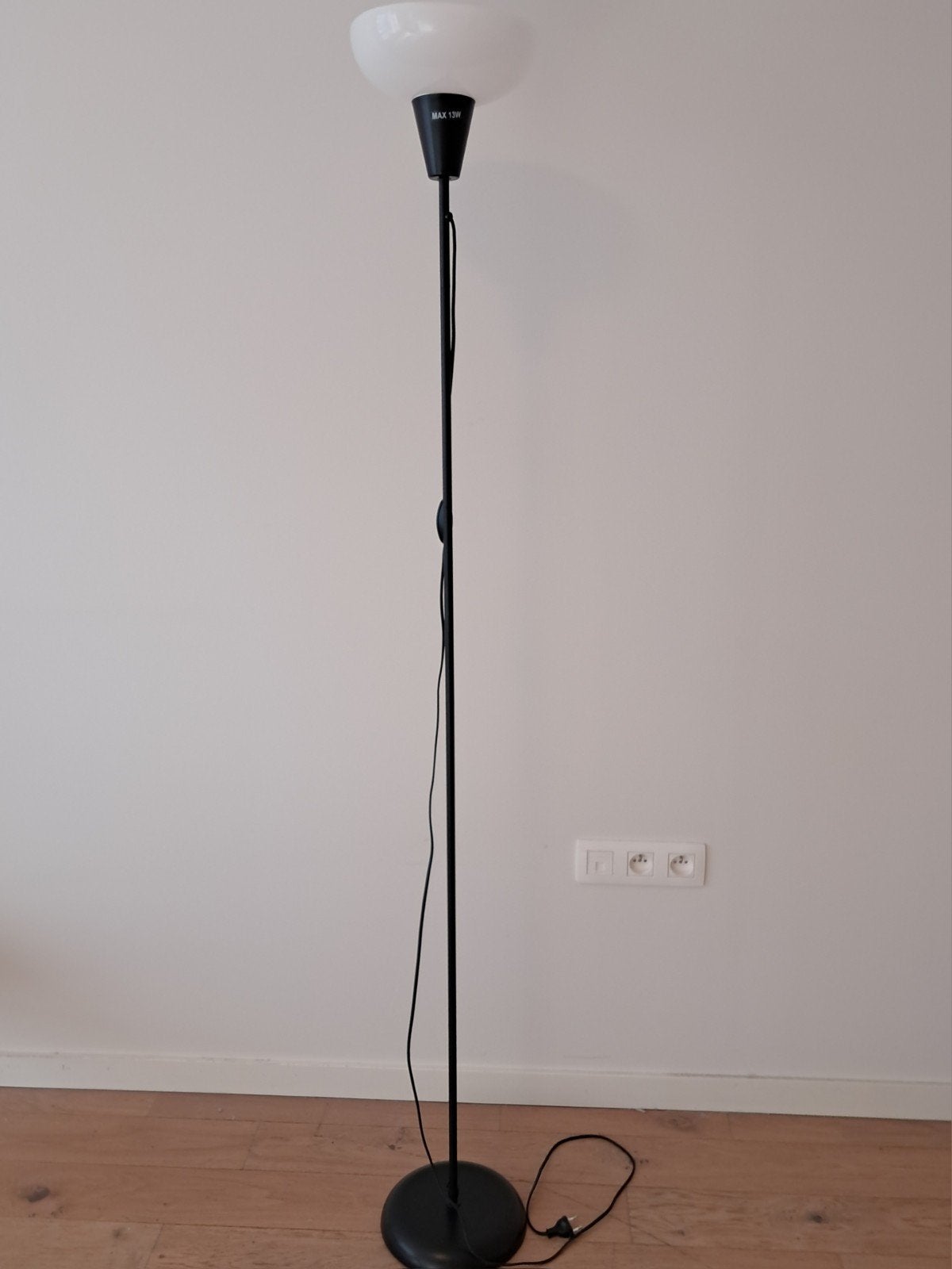 IKEA zwart-witte kunststof vloerlamp - Goede staat!, Ophalen, Kunststof, Gebruikt, E27 (groot)