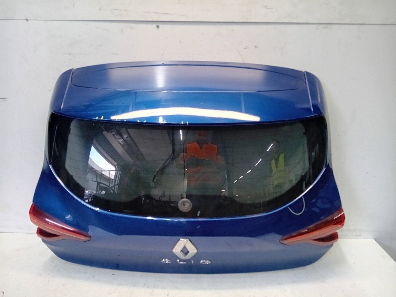 Achterklep Renault Clio, Onderdelen@venauto.nl, Van der Ven Autorecycling B.V., Arrière, Ettenseweg 76, 4706 PB Roosendaal, The Netherlands
