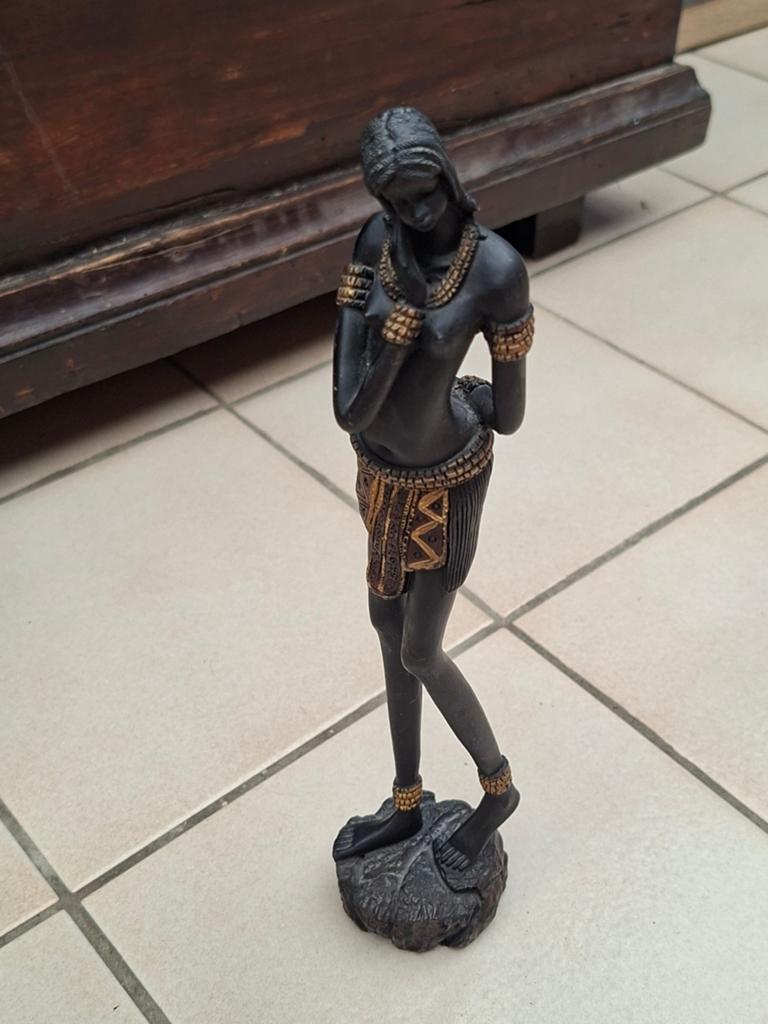 Afrikaanse beeld 28cm vrouw, Ophalen, Overige materialen, Beeld, Vrouw