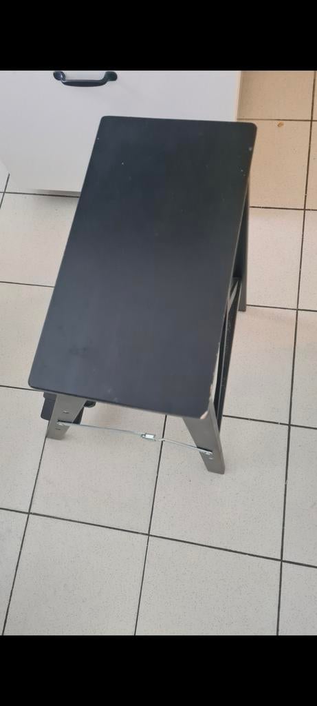 Escabeau ikea noir, Enlèvement