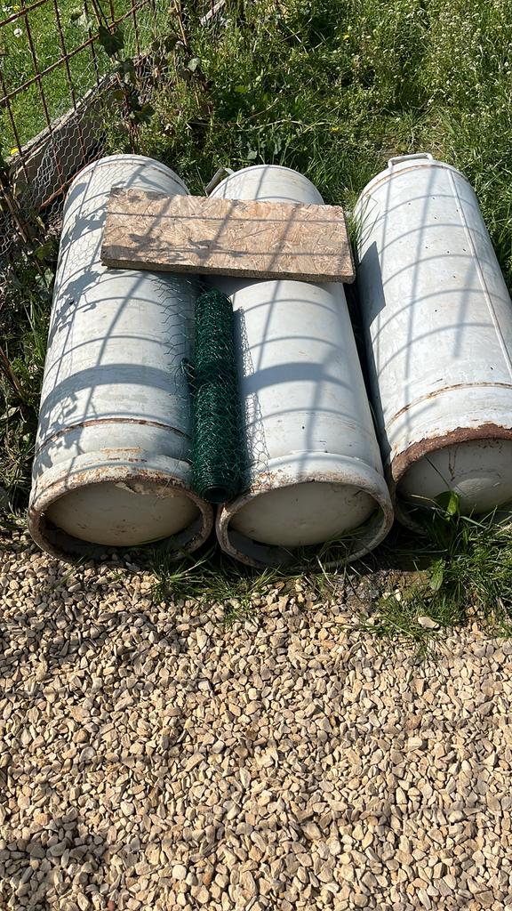 3 grandes bonbonnes de gaz, Enlèvement, Utilisé