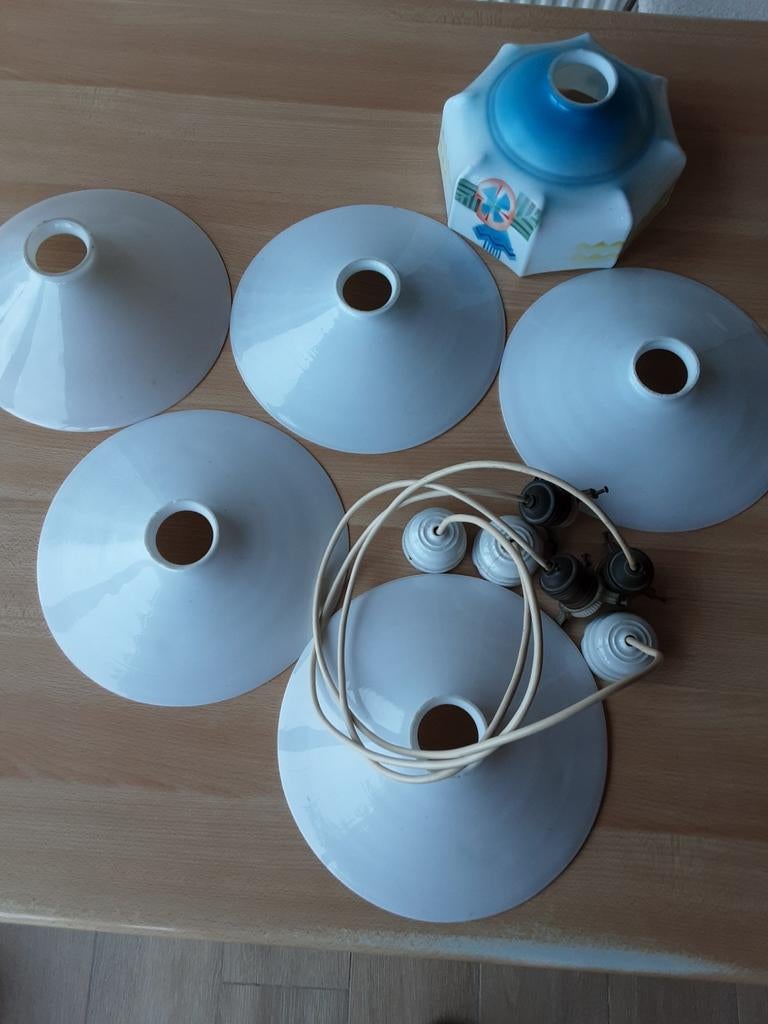 Porseleinen lampenkapjes, Ophalen