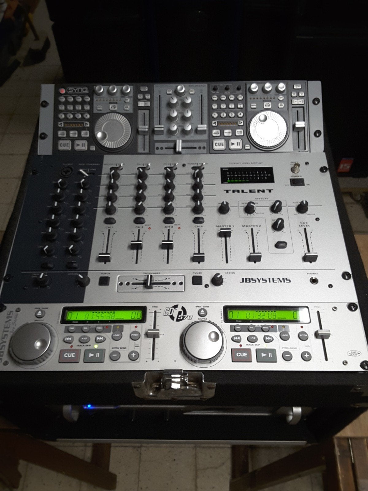 DJ set / discobar / muziekinstallatie, Muziek en Instrumenten, Ophalen, Zo goed als nieuw, Dj-set