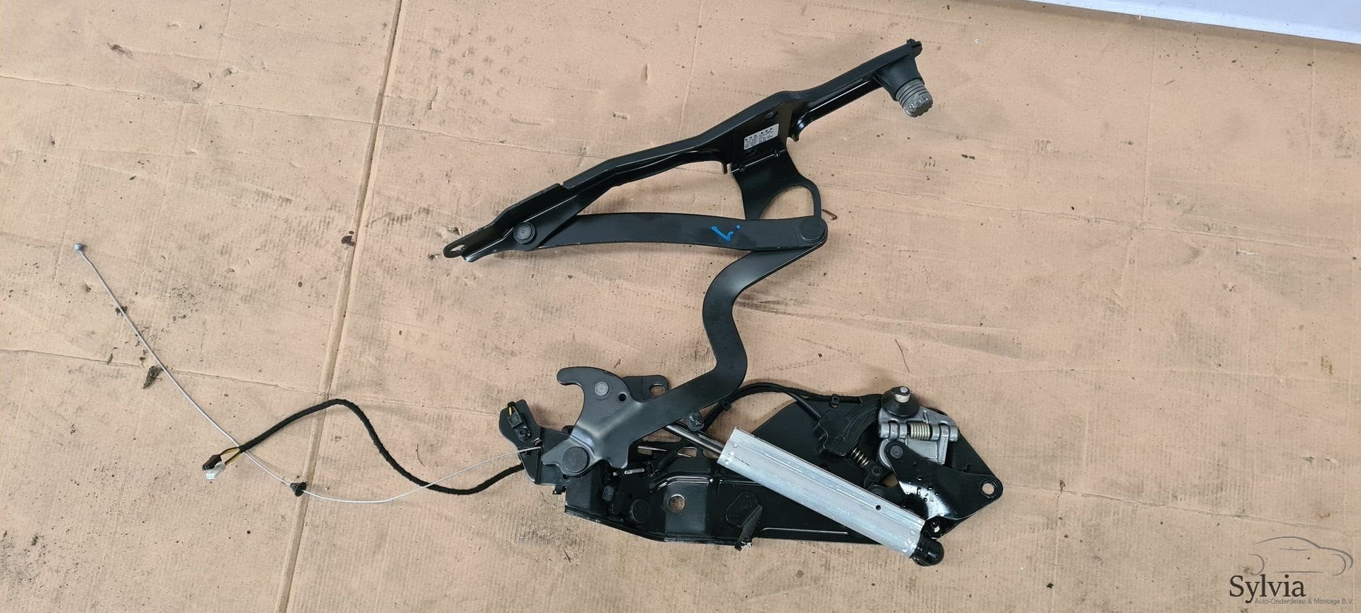 Cabriodak kap scharnier links BMW 1 serie E88 51127174773 71, -, Utilisé, -, -