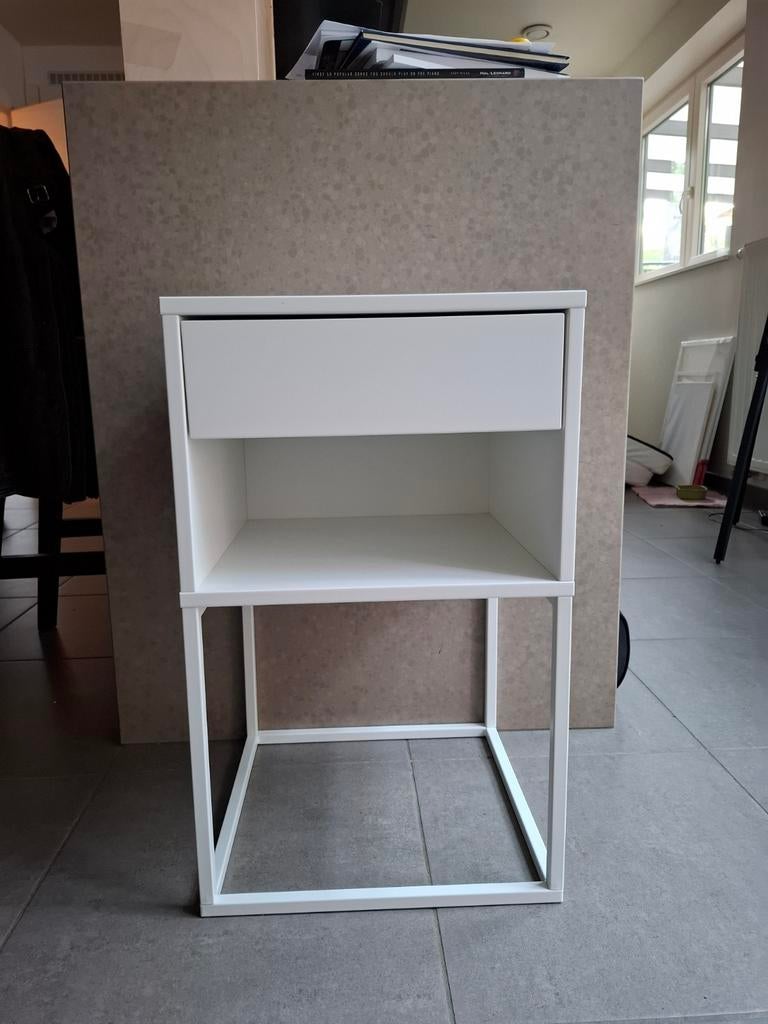 Table de chevet IKEA Vikhammer, Comme neuf, Moins de 45 cm, Enlèvement, 55 à 70 cm
