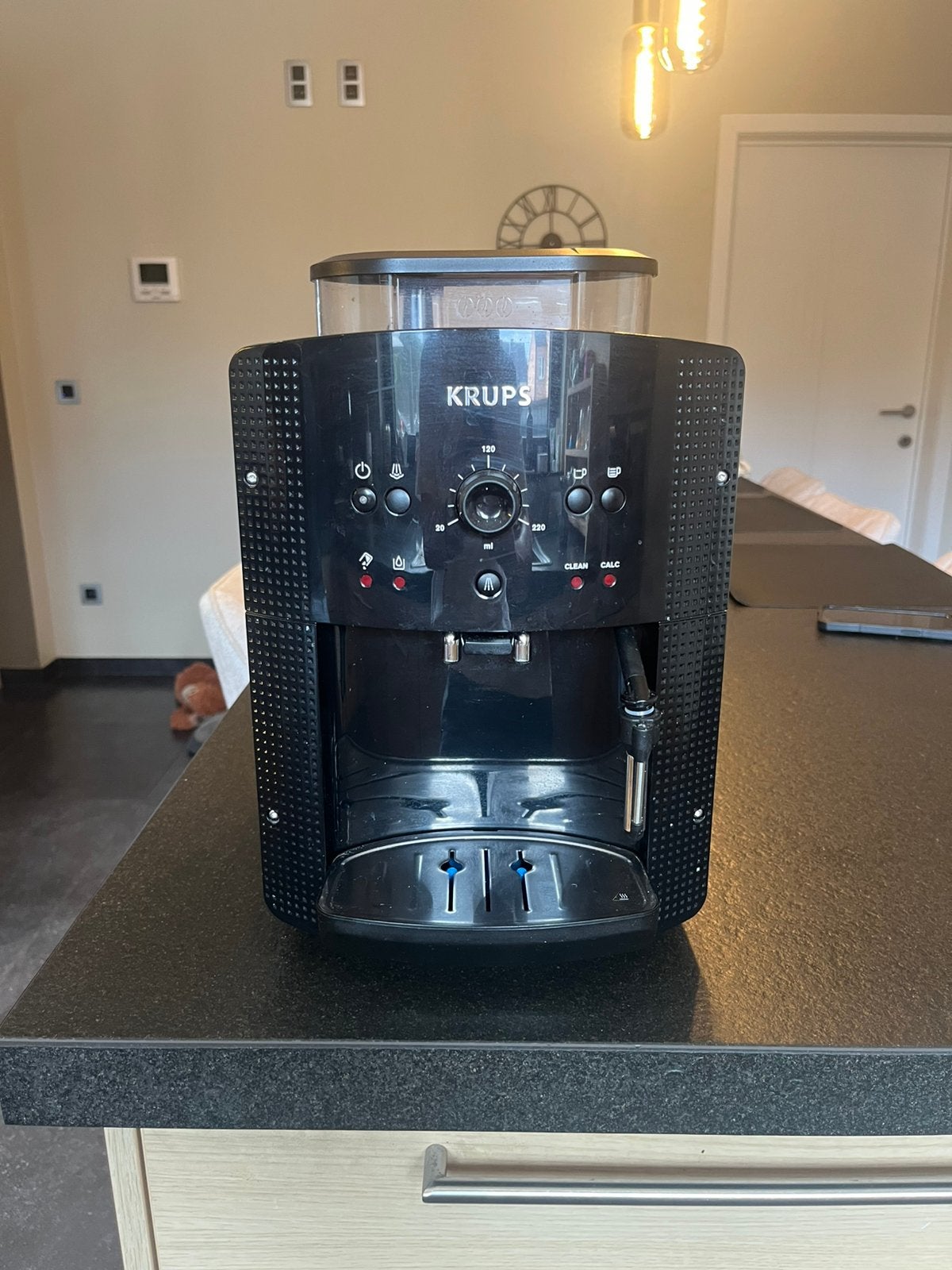 Krups Espressomachine met bonenmaler en stoompijpje, Elektronische apparatuur, Koffiezetapparaten, Ophalen, Zo goed als nieuw