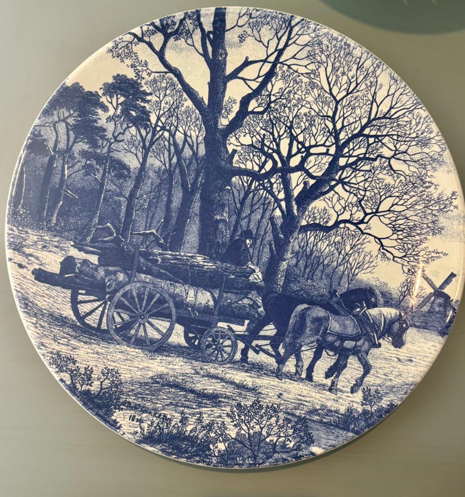 Groot Delfts Blauw wandbord 33 cm – paard & houtkar tafereel, Ophalen