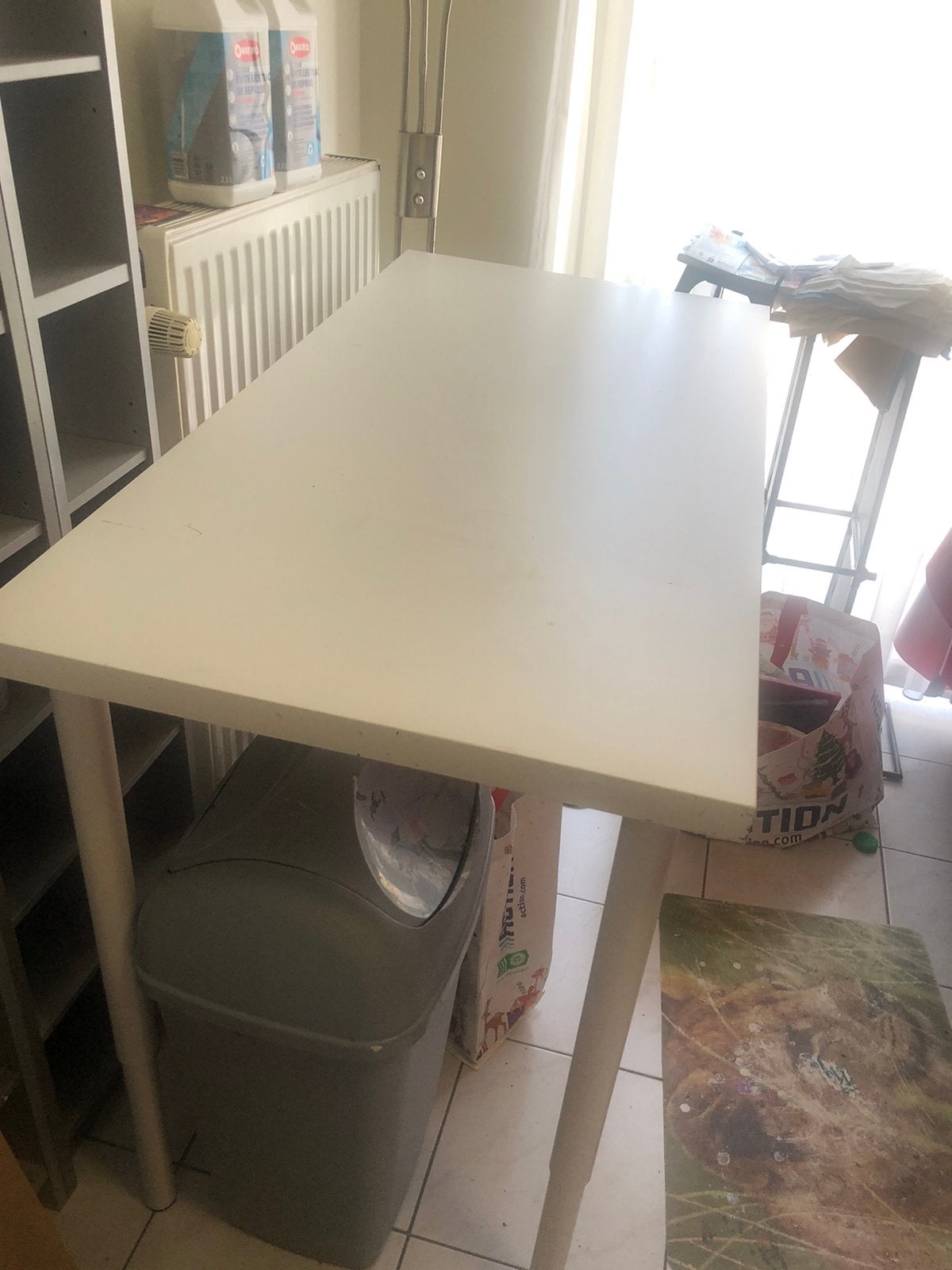 Table ajustable blanche, Enlèvement, Comme neuf