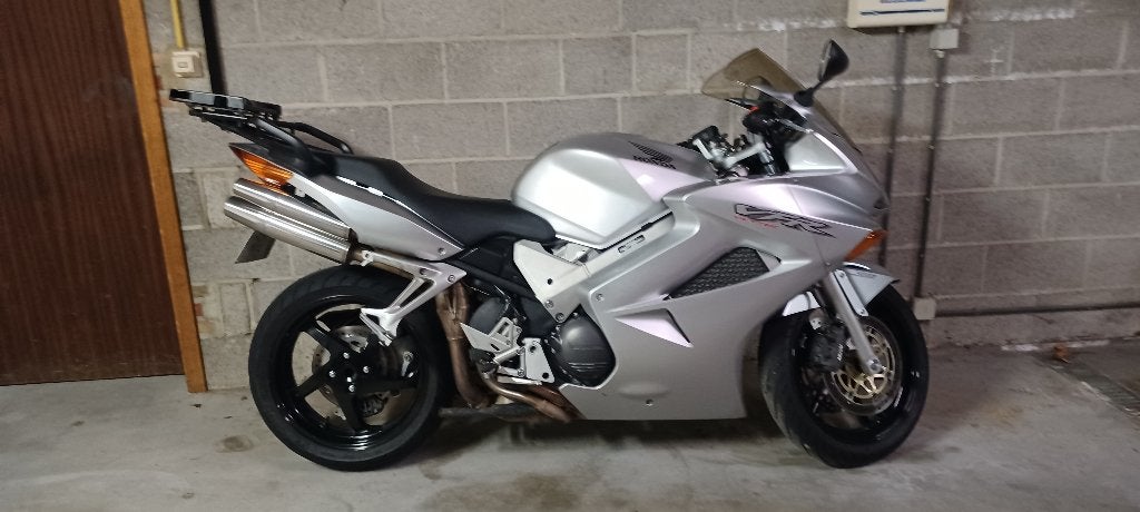 Honda VFR 800 VTEC — 2002 — 86.000 km — 2.850€, Motoren, Sportuitlaat, Occasion, 4 cilinders, Motorrijbewijs A