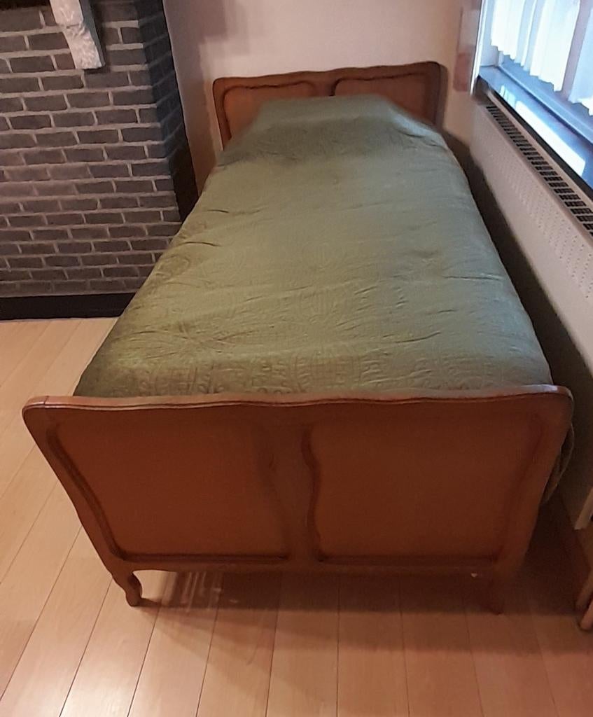 Bed met lattenbodem + matras, Ophalen
