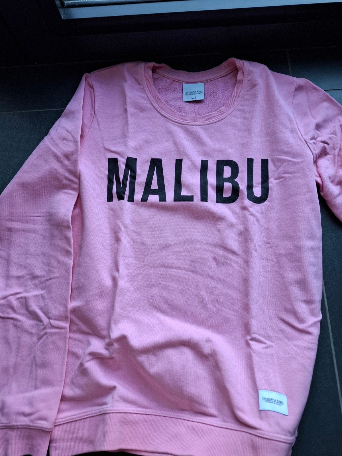 pull rebelle coloré, Enlèvement ou Envoi