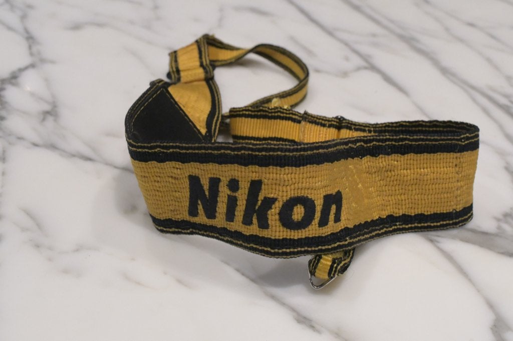 Bracelet pour appareil photo Nikon jaune, TV, Hi-fi & Vidéo, Enlèvement ou Envoi, Utilisé, Nikon, Autres types