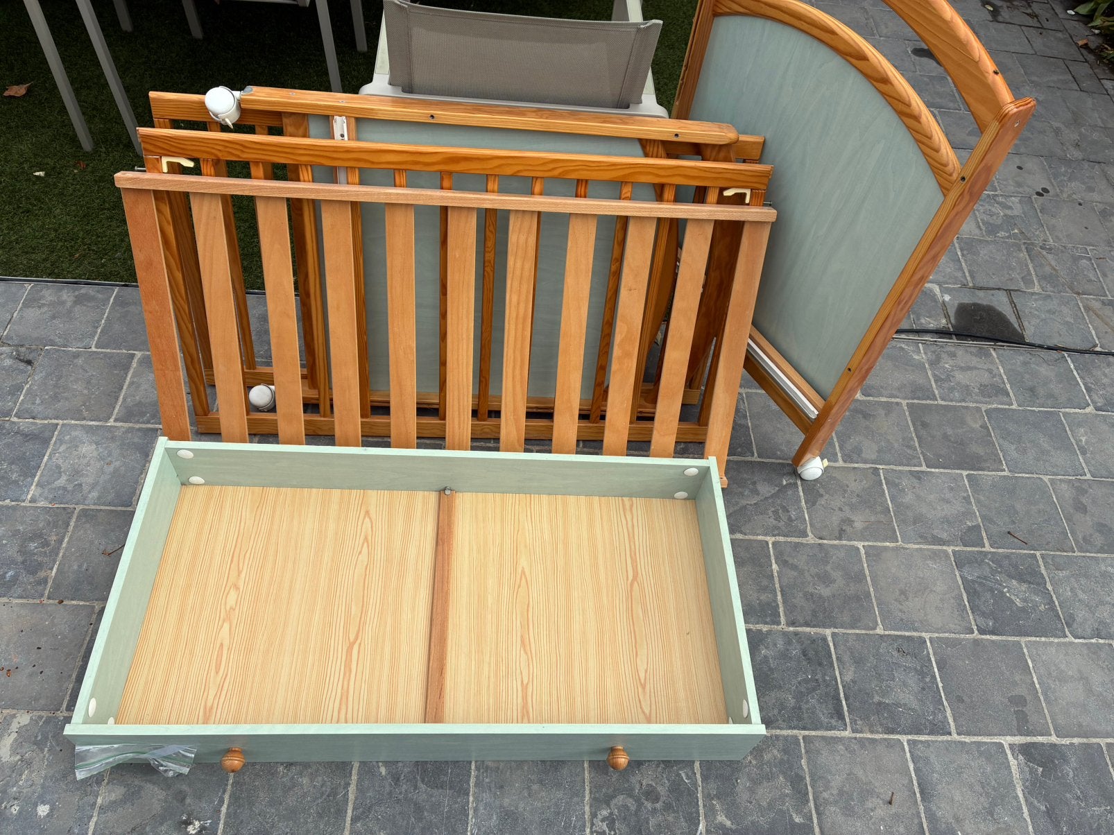 Baby bed, hout met lade, Ophalen, Gebruikt, Rechthoekig, In hoogte verstelbaar