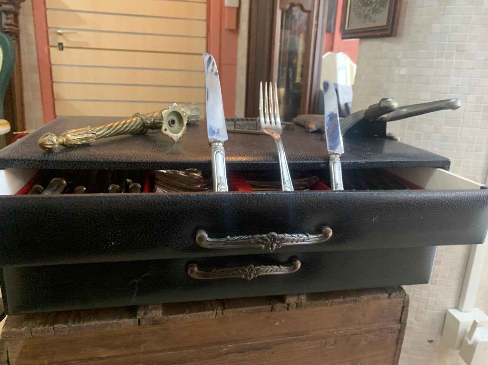 Magnifique service de couverts ancien dans son coffret, Antiek en Kunst, Antiek | Bestek, Ophalen