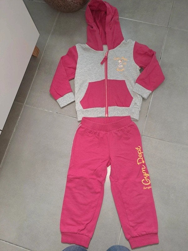 Jogging Domyos meisje - maat 98, Kinderen en Baby's, Kinderkleding | Maat 98, Domyos, Meisje, Ophalen of Verzenden, Zo goed als nieuw
