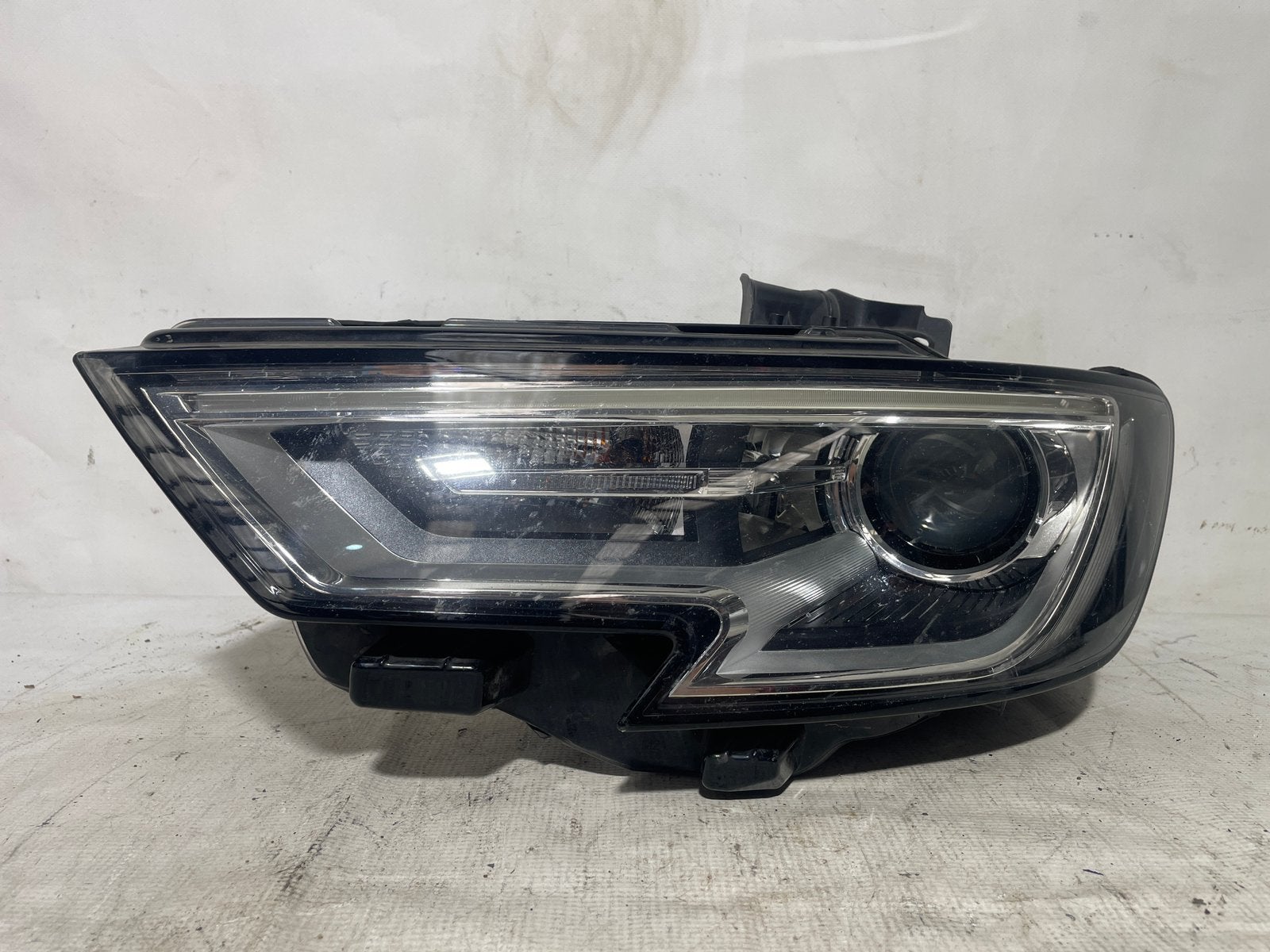 Phares gauche Abimer AUDI A3 8V0941005E, Audi, Enlèvement, Utilisé
