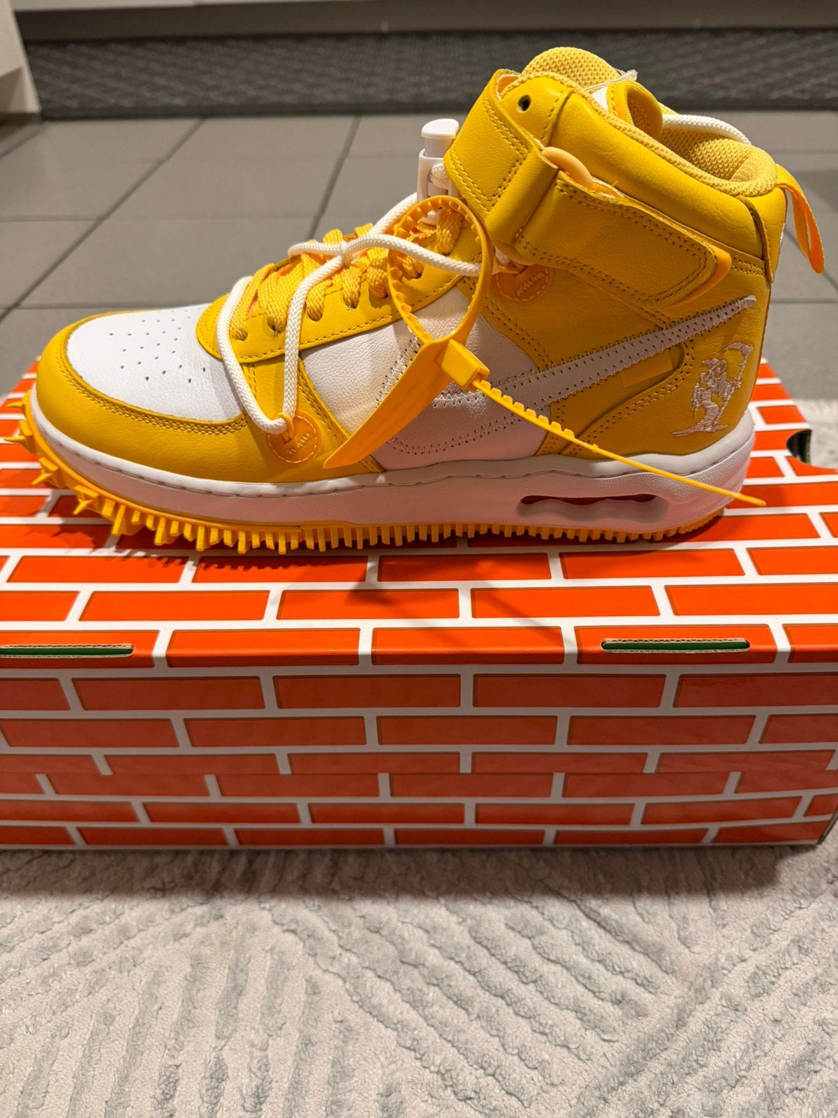 Nike Air Force 1 Mid SP x Off-White – Varsity Maize, Ophalen of Verzenden, Nieuw, Sneakers