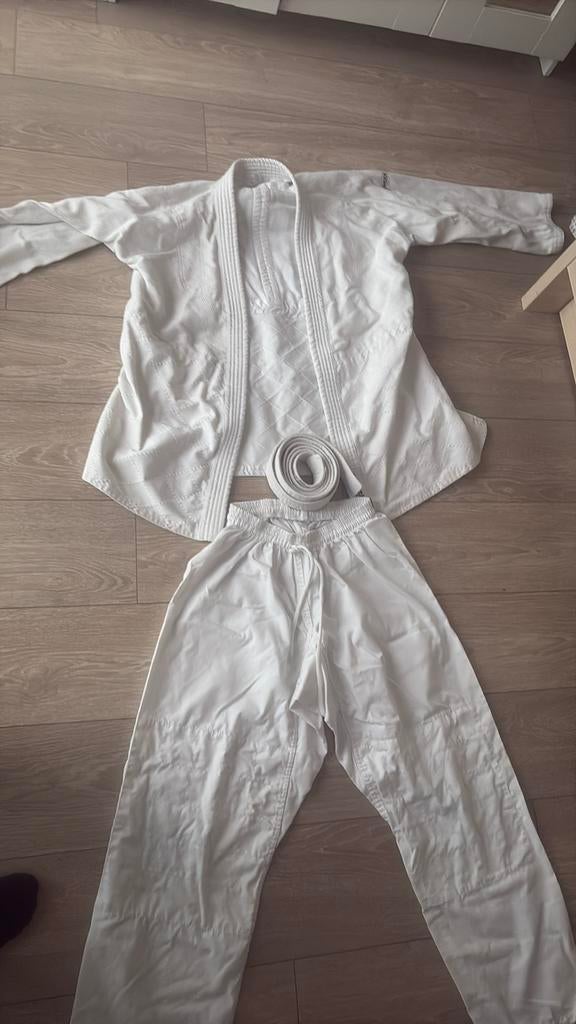 Surprise de la marque Judogi, Sports & Fitness, Sports de combat & Self-défense, Enlèvement ou Envoi, Utilisé, Taille M, Costume d'arts martiaux
