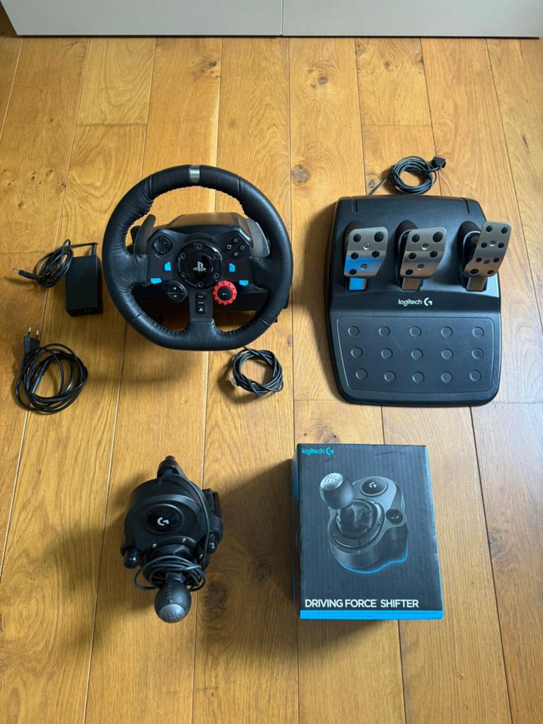 Logitech g29 + shifter en bon état, Games en Spelcomputers, Ophalen, Zo goed als nieuw