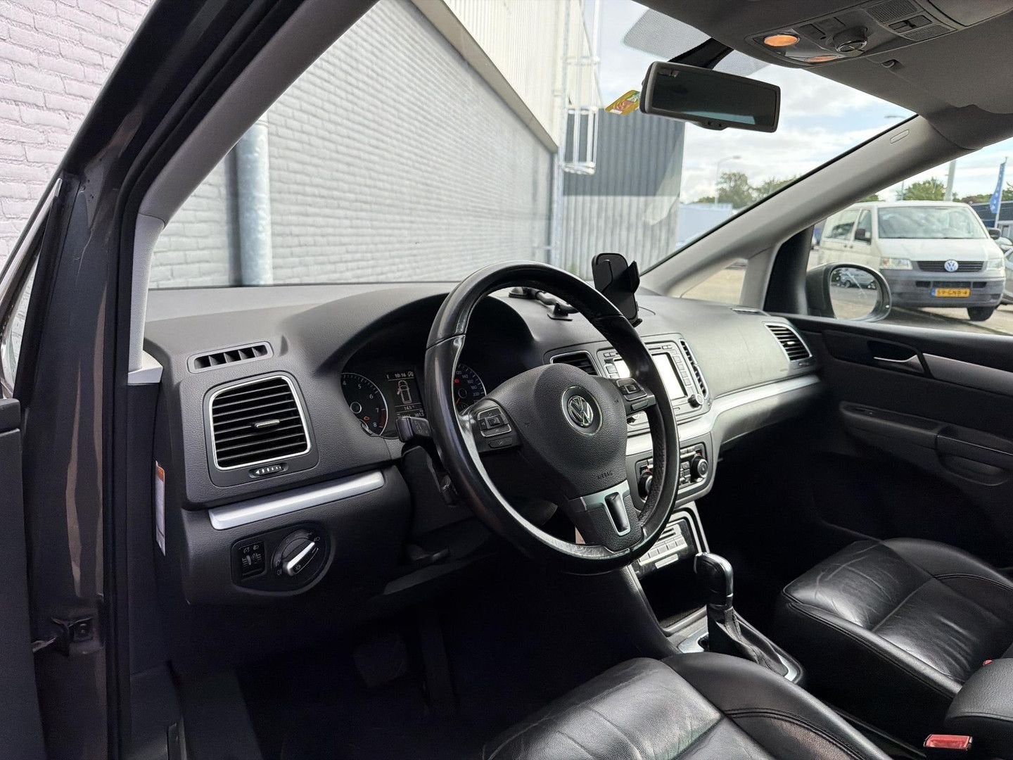 Volkswagen Sharan 1.4 TSI Highline 7p. Automaat | Pano | Cam, Autos, Argent ou Gris, Achat, Noir, 178 g/km